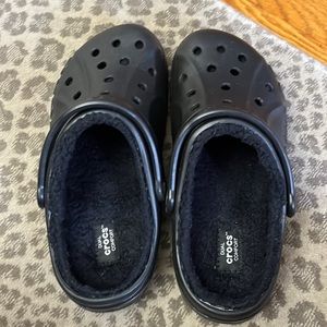CROCS womens size 9 with fur lined like brand new black